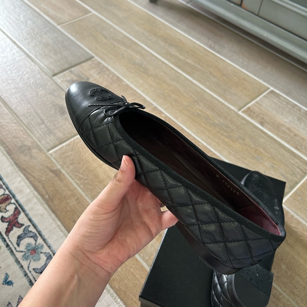 Worn Once CHANEL Black Quilted Ballet Flats 40 - Picture 8 of 10
